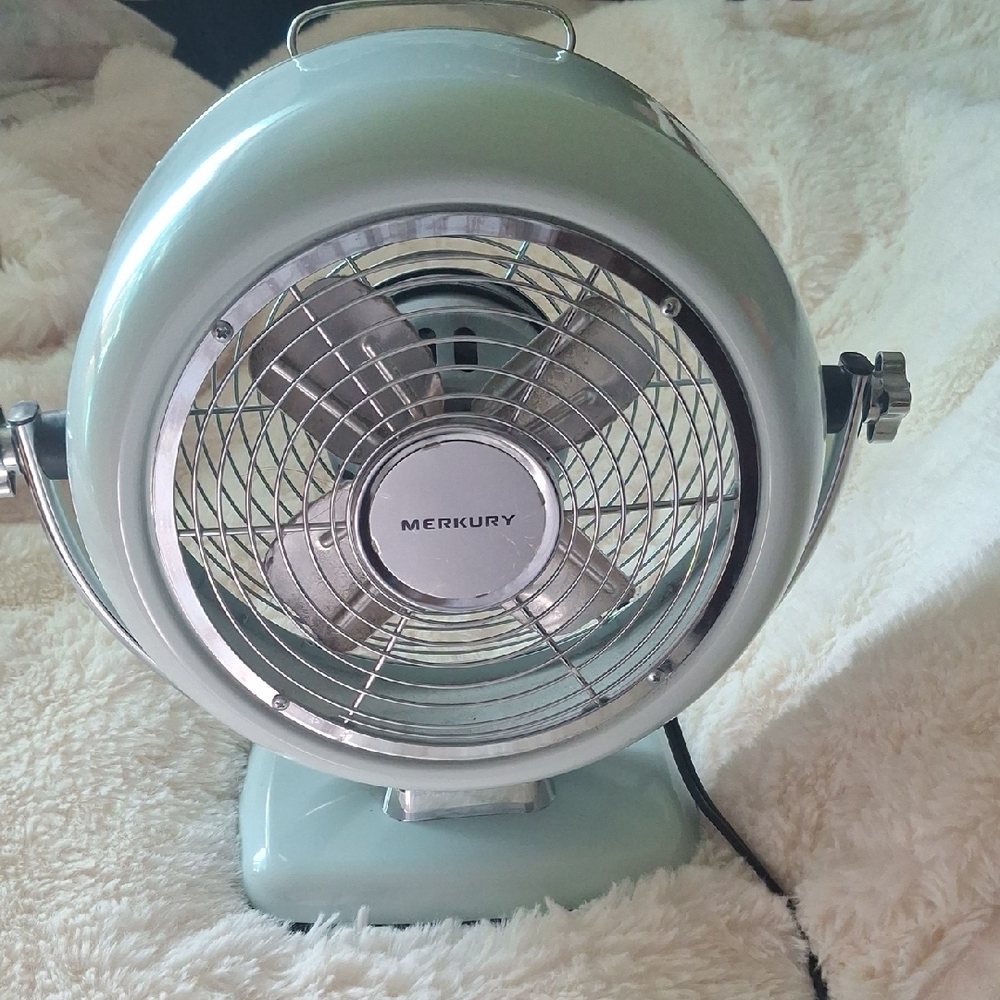 Merkury Vintage Desk Fan - Soft Green